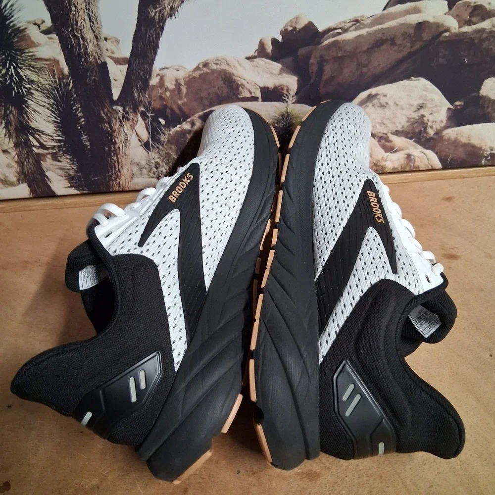 Brooks Anthem 5 Mens Running Shoes White Black Gum Sole 1103731D141 10.5